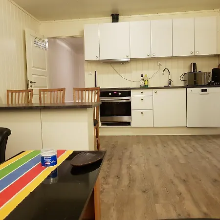 Melbu Apartment Quarto em Acomodações Particulares